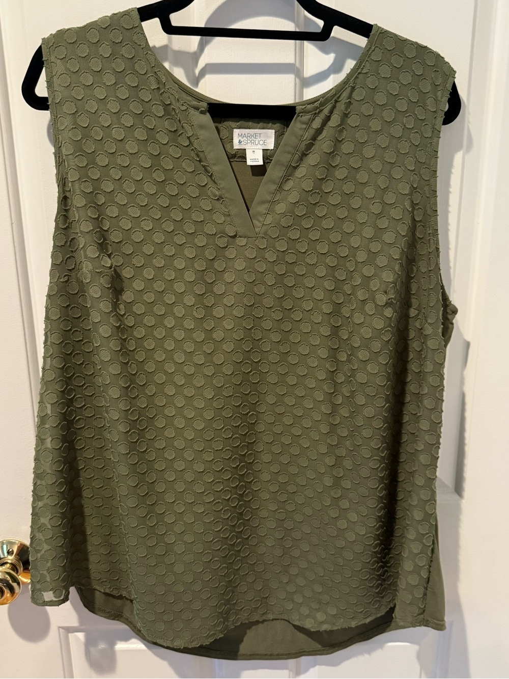 Market & Spruce Olive Green Textured Notch-Neck Sleeveless Top